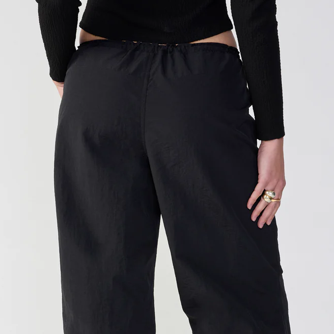 Good Neighbour | Sanctuary 90s Parachute Pant (Black)